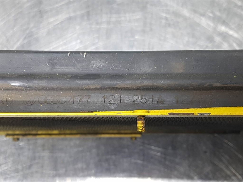 Volkswagen 477121251A-Cooler/Kühler/Koeler - Moteur et pièces pour Engins de chantier: photos 4 Volkswagen 477121251A-Cooler/Kühler/Koeler - Moteur et pièces pour Engins de chantier: photos 4