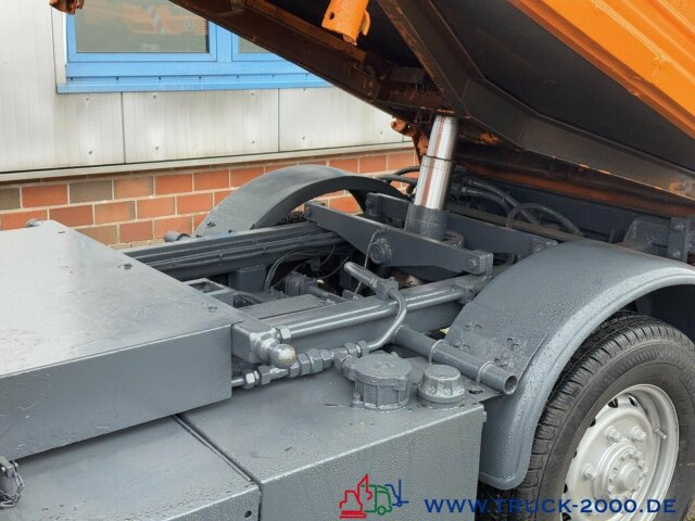 Multicar Kiefer Boki Winterdienst Streuer + Besen 23 TKM - Balayeuse de voirie: photos 4 Multicar Kiefer Boki Winterdienst Streuer + Besen 23 TKM - Balayeuse de voirie: photos 4