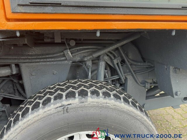 Multicar Kiefer Boki Winterdienst Streuer + Besen 23 TKM - Balayeuse de voirie: photos 2 Multicar Kiefer Boki Winterdienst Streuer + Besen 23 TKM - Balayeuse de voirie: photos 2
