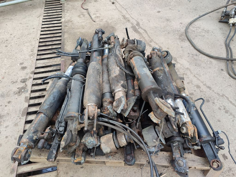 Hydraulique HYVA Pistons hydraulic cylinders / hydraulisch: photos 7