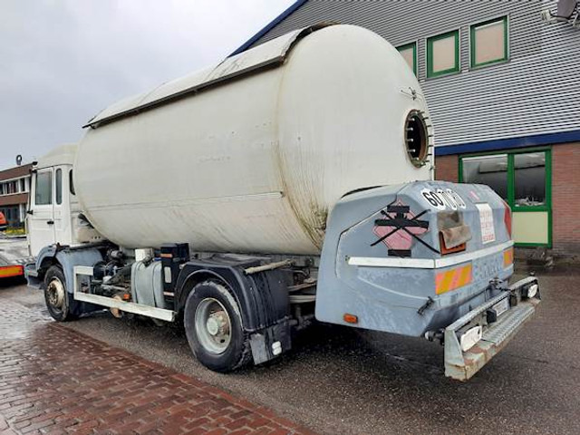 Renault MIDLINER M210 GAS / LPG - Camion citerne: photos 4 Renault MIDLINER M210 GAS / LPG - Camion citerne: photos 4