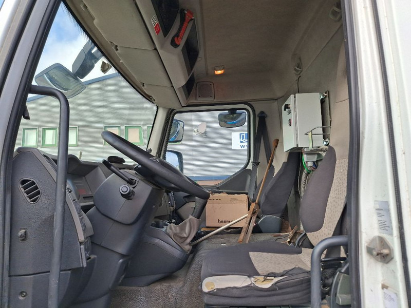 Renault MIDLUM 280DXI - Camion citerne: photos 4 Renault MIDLUM 280DXI - Camion citerne: photos 4