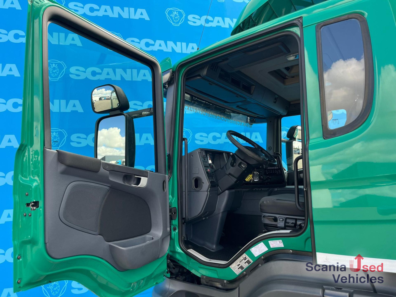 SCANIA P 320 DB6x2*4MNB RETARDER TAIL LIFT 2T 721X250X250 - Camion fourgon: photos 2 SCANIA P 320 DB6x2*4MNB RETARDER TAIL LIFT 2T 721X250X250 - Camion fourgon: photos 2