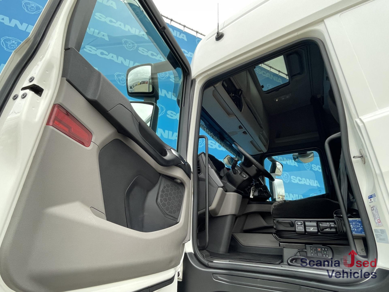 SCANIA R 450 A4x2NB DIFF-L RETARDER FULL AIR 8T HYDRO - Tracteur routier: photos 3 SCANIA R 450 A4x2NB DIFF-L RETARDER FULL AIR 8T HYDRO - Tracteur routier: photos 3