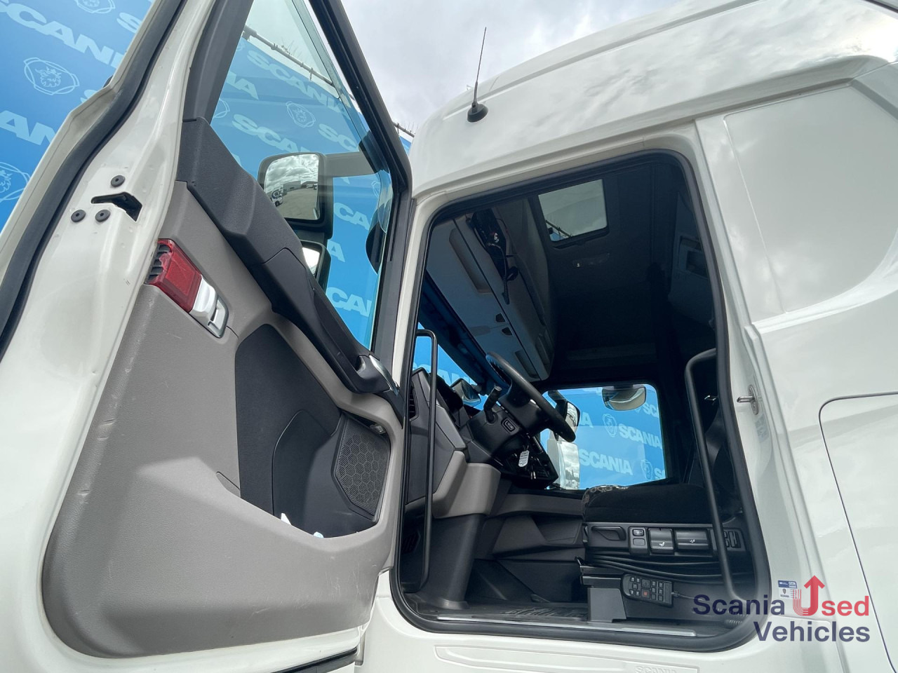 SCANIA S 450 A4X2NA RETARDER DIFF-L PARK AIRCO ACC - Tracteur routier: photos 2 SCANIA S 450 A4X2NA RETARDER DIFF-L PARK AIRCO ACC - Tracteur routier: photos 2