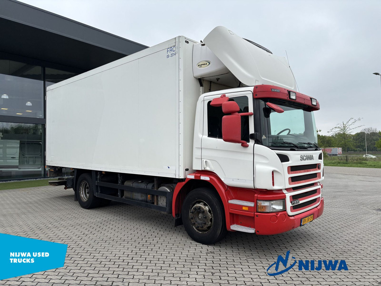 Scania P 230 4X2 Meat Truck + Laadklep - Camion frigorifique: photos 2 Scania P 230 4X2 Meat Truck + Laadklep - Camion frigorifique: photos 2