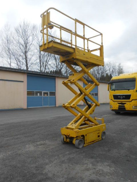 Genie GS 1530, Scherenarbeitsbühne Genie 6,6m - Camion avec nacelle: photos 1 Genie GS 1530, Scherenarbeitsbühne Genie 6,6m - Camion avec nacelle: photos 1