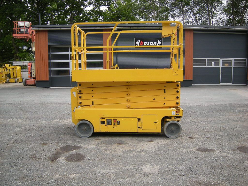 Camion avec nacelle Genie GS 3246, Scherenarbeitsbühne Genie 11,9 m: photos 16