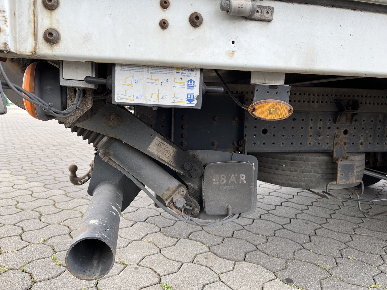 FUSO Canter 7C18 4x2 Ladebordwand Getriebeschaden - Utilitaire plateau baché: photos 5 FUSO Canter 7C18 4x2 Ladebordwand Getriebeschaden - Utilitaire plateau baché: photos 5