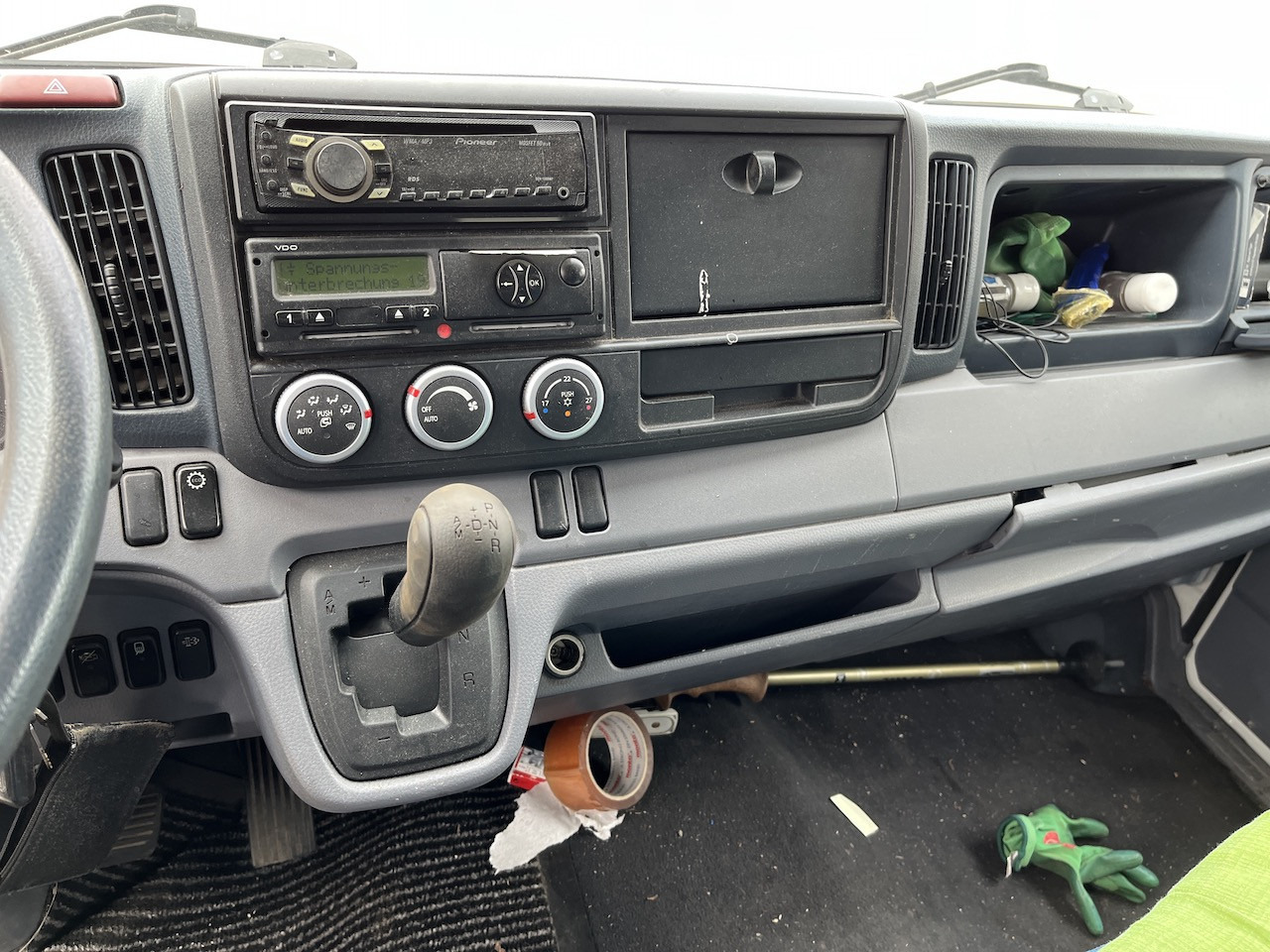 FUSO Canter 7C18 4x2 Ladebordwand Getriebeschaden - Utilitaire plateau baché: photos 2 FUSO Canter 7C18 4x2 Ladebordwand Getriebeschaden - Utilitaire plateau baché: photos 2