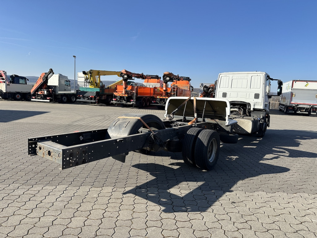 Iveco 120E25 Eurocargo 4x2 Fahrgestell - Camion fourgon: photos 5 Iveco 120E25 Eurocargo 4x2 Fahrgestell - Camion fourgon: photos 5