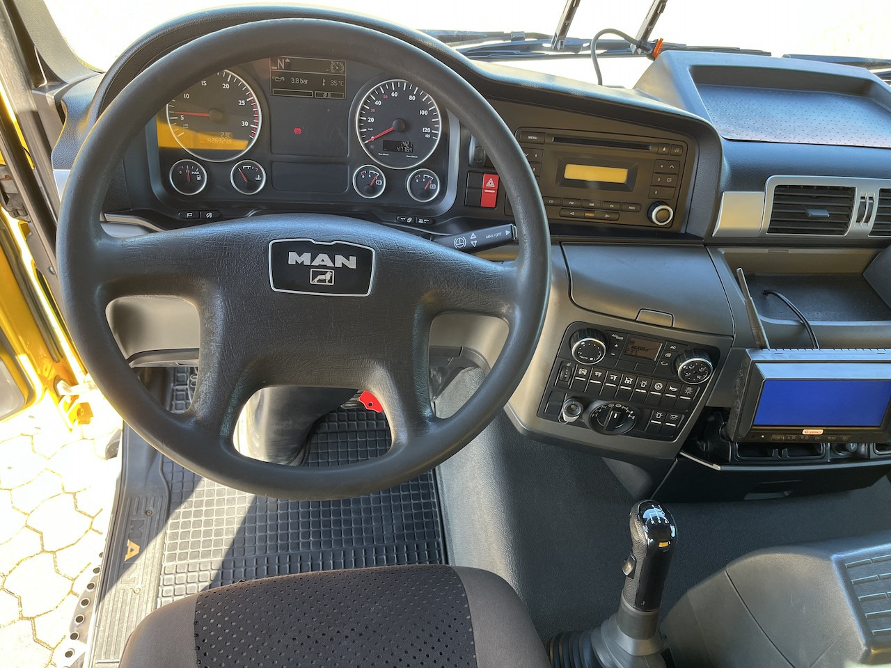 MAN TGS 28.480 6x4 4x4 Dreiseitenkipper Liftachse - Camion benne: photos 5 MAN TGS 28.480 6x4 4x4 Dreiseitenkipper Liftachse - Camion benne: photos 5