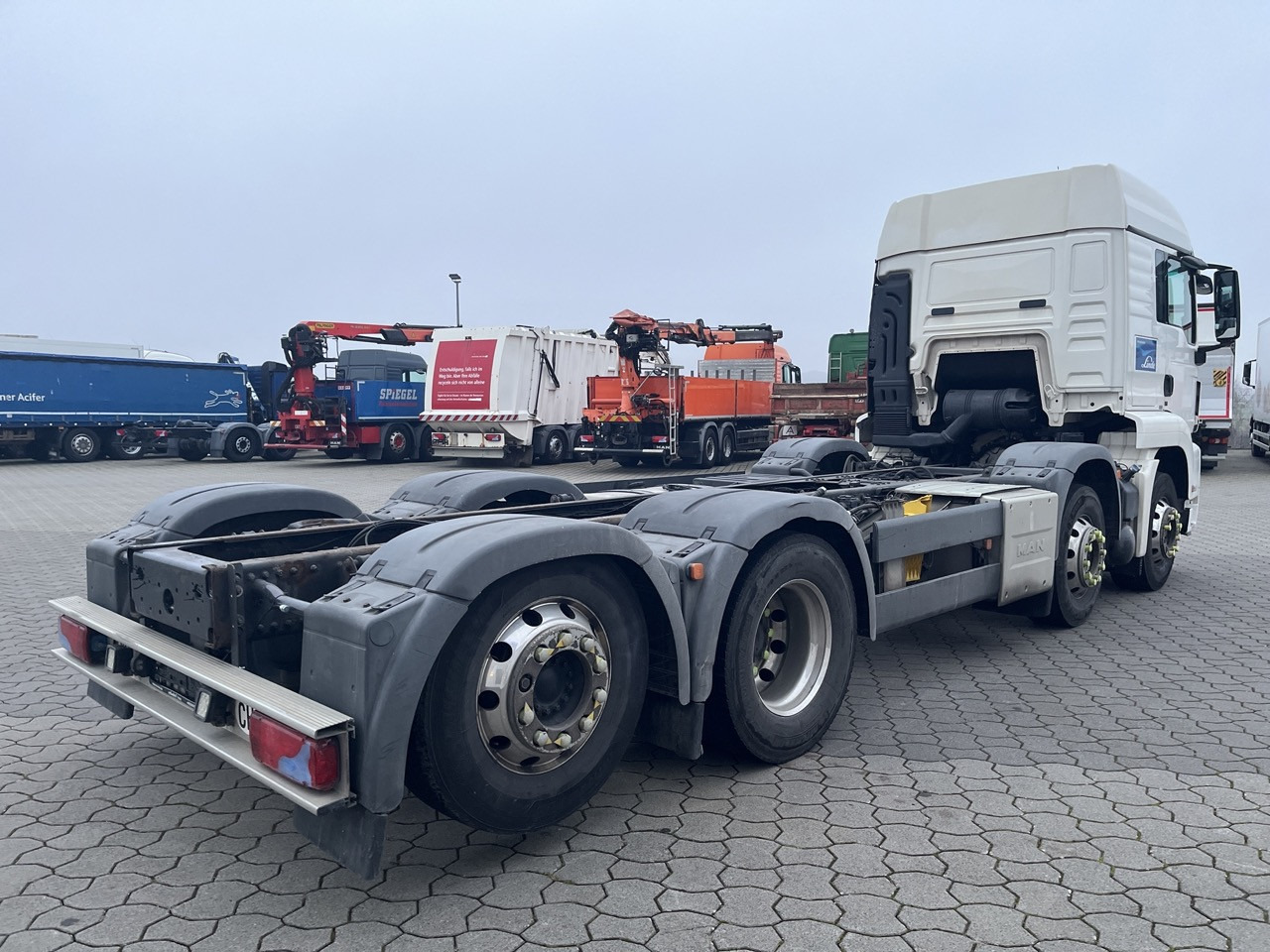 MAN TGS 35.440 8x2 Fahrgestell Intarder - Châssis cabine: photos 5 MAN TGS 35.440 8x2 Fahrgestell Intarder - Châssis cabine: photos 5