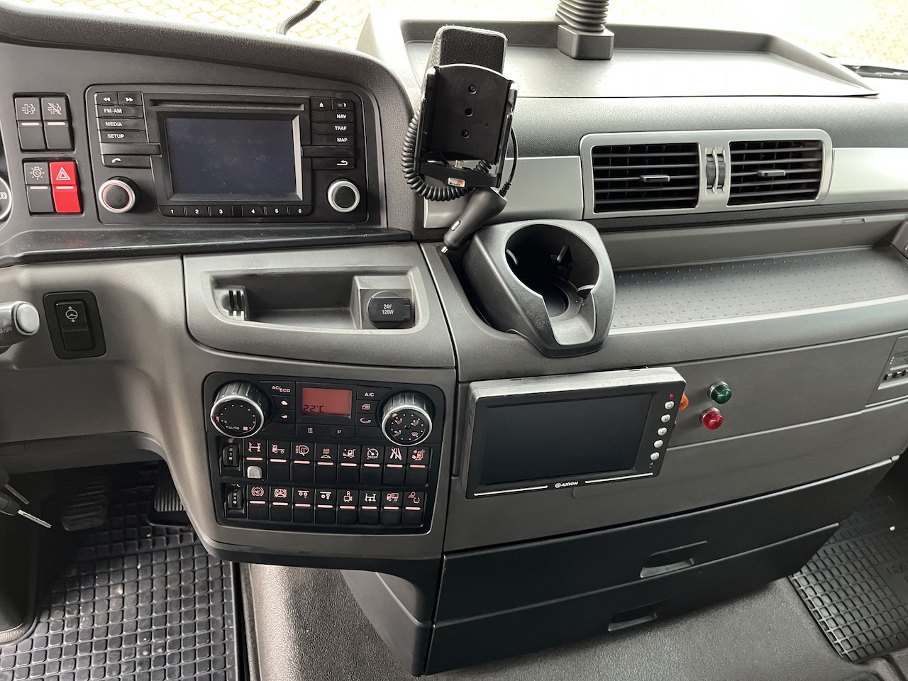 MAN TGX 26.480 6x2 Atlas 145.2 Baustoff - Camion plateau, Camion grue: photos 3 MAN TGX 26.480 6x2 Atlas 145.2 Baustoff - Camion plateau, Camion grue: photos 3