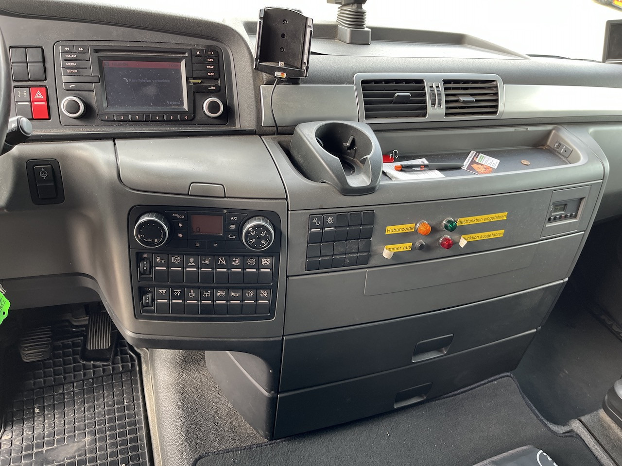 MAN TGX 26.480 6x2 Atlas 145.2 Kran Baustoff AHK - Camion plateau, Camion grue: photos 3 MAN TGX 26.480 6x2 Atlas 145.2 Kran Baustoff AHK - Camion plateau, Camion grue: photos 3