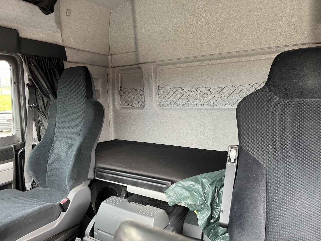 MAN TGX 26.480 6x2 Atlas 145.2 Kran Baustoff AHK - Camion plateau, Camion grue: photos 4 MAN TGX 26.480 6x2 Atlas 145.2 Kran Baustoff AHK - Camion plateau, Camion grue: photos 4