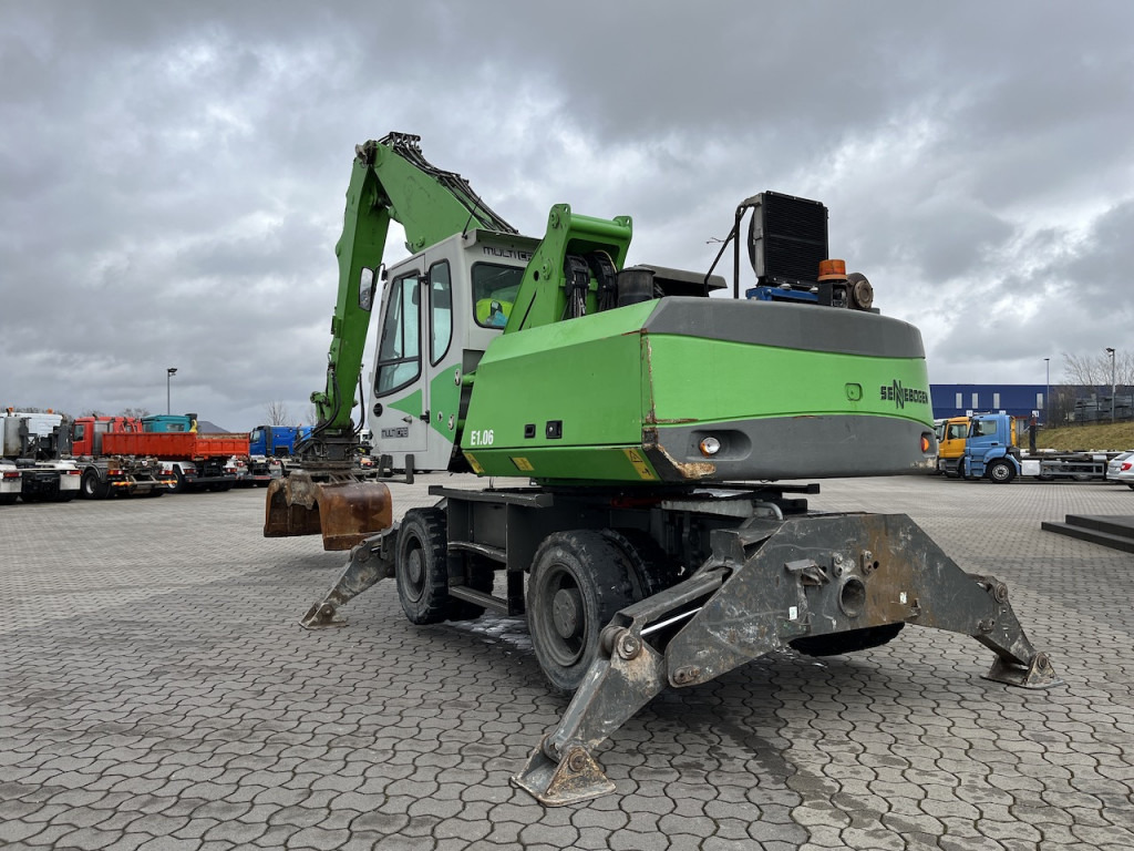 Sennebogen 818 Umschlagbagger Greifer - Pelle sur pneus: photos 4 Sennebogen 818 Umschlagbagger Greifer - Pelle sur pneus: photos 4