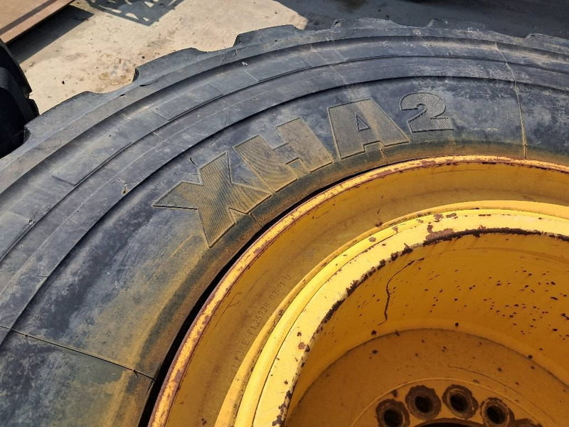 Komatsu WA380 4x RIM ASSY 423-30-62201 - Pneus et jantes pour Engins de chantier: photos 5 Komatsu WA380 4x RIM ASSY 423-30-62201 - Pneus et jantes pour Engins de chantier: photos 5