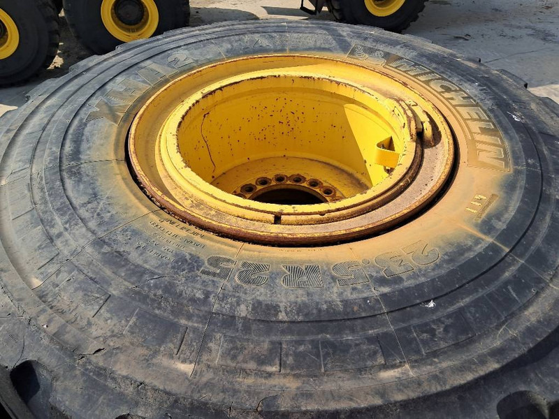 Komatsu WA380 4x RIM ASSY 423-30-62201 - Pneus et jantes pour Engins de chantier: photos 1 Komatsu WA380 4x RIM ASSY 423-30-62201 - Pneus et jantes pour Engins de chantier: photos 1