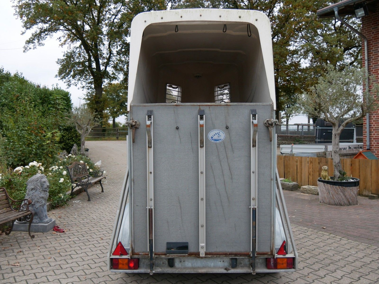 Blomert 1,5 Pferde mit Sattelkammer - Remorque bétaillère: photos 2 Blomert 1,5 Pferde mit Sattelkammer - Remorque bétaillère: photos 2