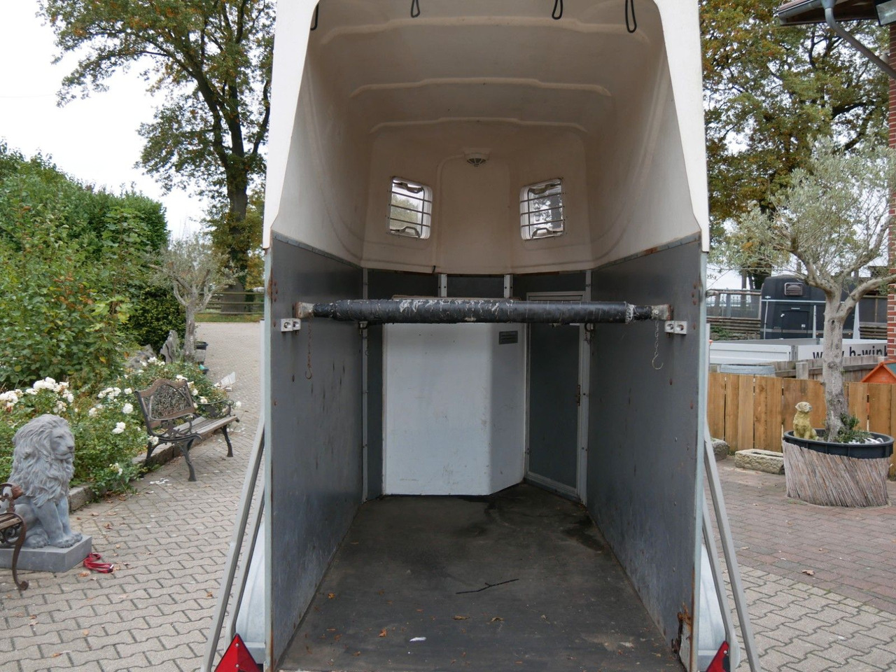 Blomert 1,5 Pferde mit Sattelkammer - Remorque bétaillère: photos 3 Blomert 1,5 Pferde mit Sattelkammer - Remorque bétaillère: photos 3