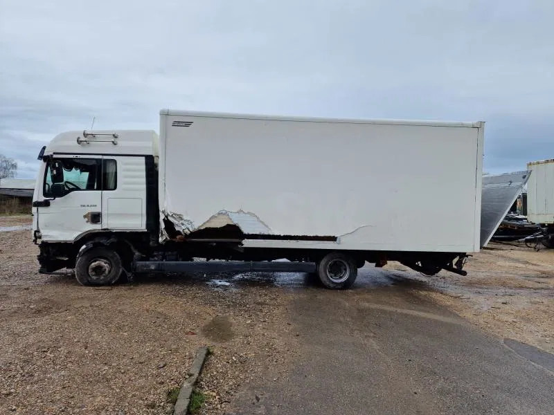 MAN BL UNFALL Koffer Langes Haus Klima - Fourgon utilitaire: photos 3 MAN BL UNFALL Koffer Langes Haus Klima - Fourgon utilitaire: photos 3