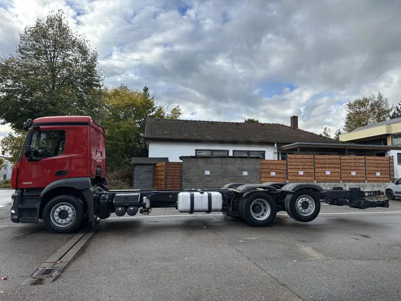 Mercedes-Benz 2532 LL 6x2 LANGES Fahrgestell Intarder Lenkachse - Châssis cabine: photos 2 Mercedes-Benz 2532 LL 6x2 LANGES Fahrgestell Intarder Lenkachse - Châssis cabine: photos 2