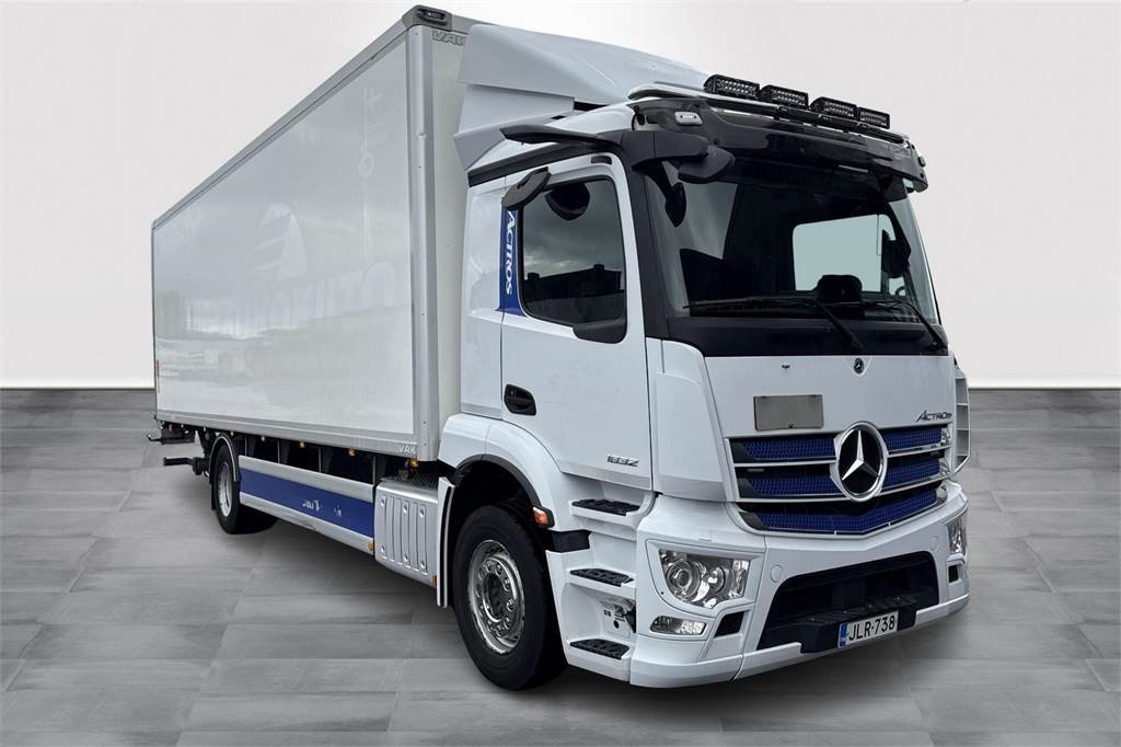 Mercedes-Benz ACTROS 1832 - Camion fourgon: photos 3 Mercedes-Benz ACTROS 1832 - Camion fourgon: photos 3
