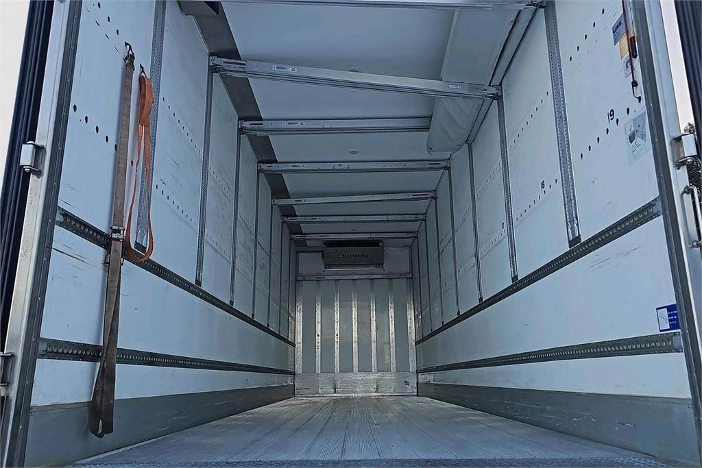Camion isothermique Mercedes-Benz Actros L 3558: photos 10