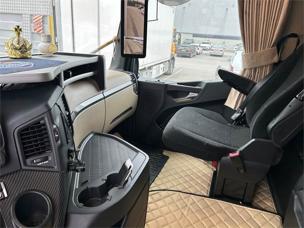 Camion isothermique Mercedes-Benz Actros L 3558: photos 18