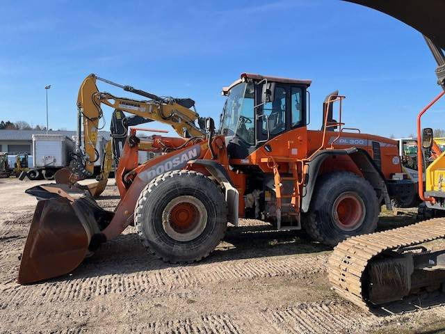 Doosan DL 300-3 (12005349) - Chargeuse sur pneus: photos 1 Doosan DL 300-3 (12005349) - Chargeuse sur pneus: photos 1
