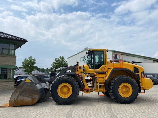 Volvo L 260 H 6.8 cbm MIETE / RENTAL (12002252) - Chargeuse sur pneus: photos 1 Volvo L 260 H 6.8 cbm MIETE / RENTAL (12002252) - Chargeuse sur pneus: photos 1