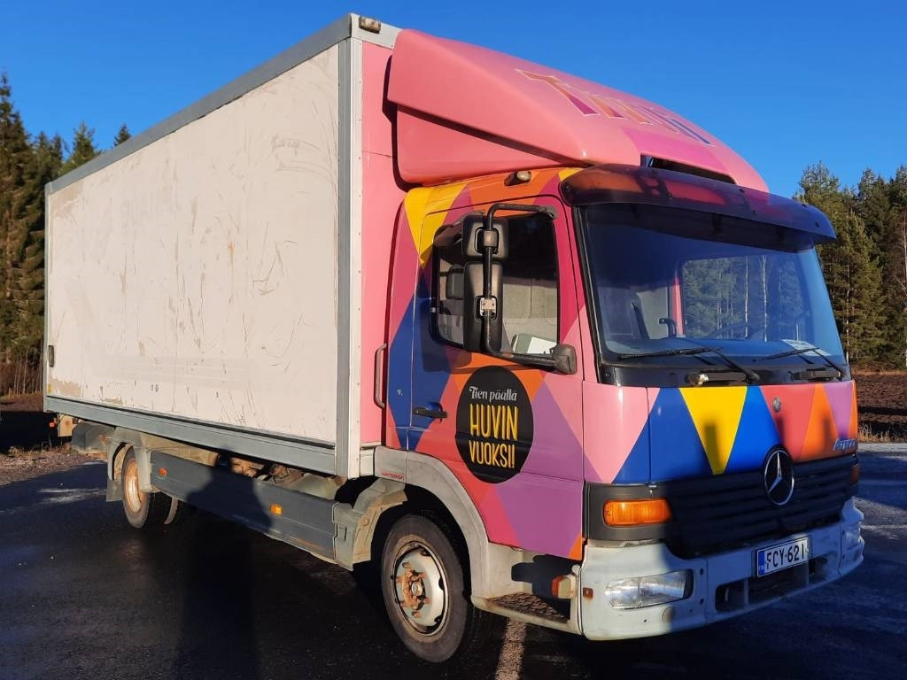 Mercedes-Benz 815 - Camion fourgon: photos 2 Mercedes-Benz 815 - Camion fourgon: photos 2