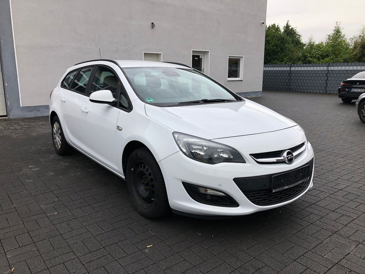 Opel Astra J 1.6 CDTi Sports Tourer Edition - Voiture break: photos 3 Opel Astra J 1.6 CDTi Sports Tourer Edition - Voiture break: photos 3