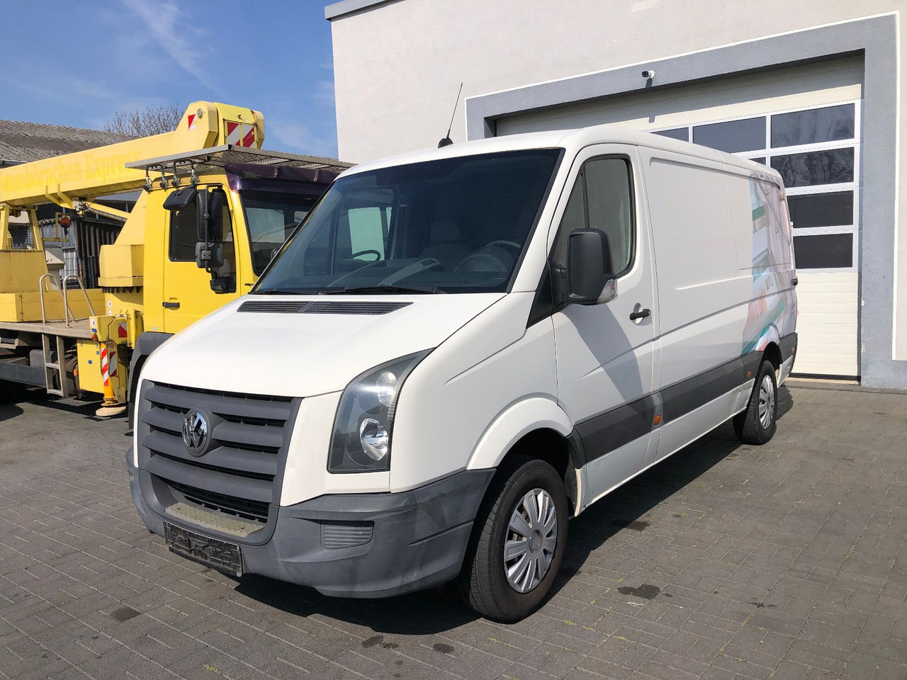Volkswagen Crafter 2.5 TDI 30 mittel L2H1, Klima - Fourgonnette: photos 1 Volkswagen Crafter 2.5 TDI 30 mittel L2H1, Klima - Fourgonnette: photos 1