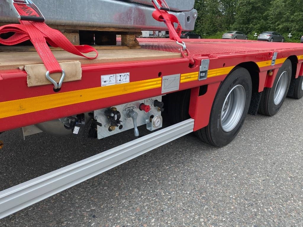 Faymonville Max Trailer, Max100 4AU - Semi-remorque surbaissé: photos 4 Faymonville Max Trailer, Max100 4AU - Semi-remorque surbaissé: photos 4