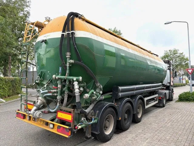 Feldbinder KIP48 3 3-AXLE 48M3 KIPPING SILO TRAILER (SAF AXLES / DRUM BRAKES / 4 COMPARTMENTS) - Semi-remorque citerne: photos 3 Feldbinder KIP48 3 3-AXLE 48M3 KIPPING SILO TRAILER (SAF AXLES / DRUM BRAKES / 4 COMPARTMENTS) - Semi-remorque citerne: photos 3