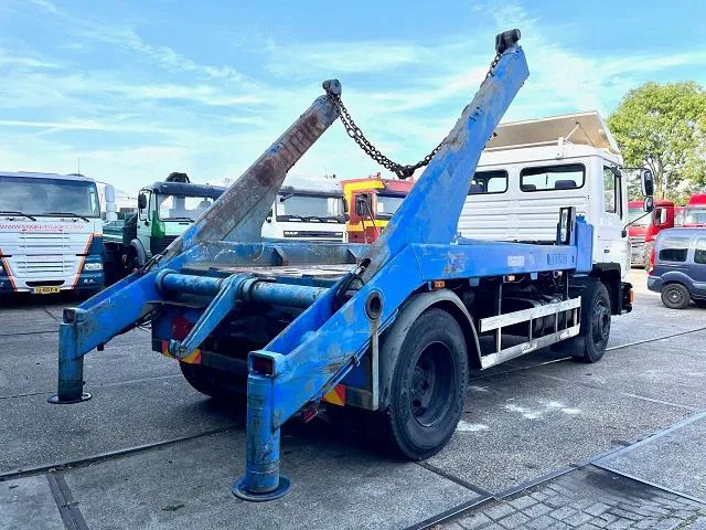 MAN F 18.232 (6 CILINDER) M90 WITH TELESCOPIC CONTAINER SYSTEM (8 GEARS MANUAL GEARBOX / EURO 1 (MECHANICAL PUMP AND INJECTORS)) - Camion multibenne: photos 3 MAN F 18.232 (6 CILINDER) M90 WITH TELESCOPIC CONTAINER SYSTEM (8 GEARS MANUAL GEARBOX / EURO 1 (MECHANICAL PUMP AND INJECTORS)) - Camion multibenne: photos 3