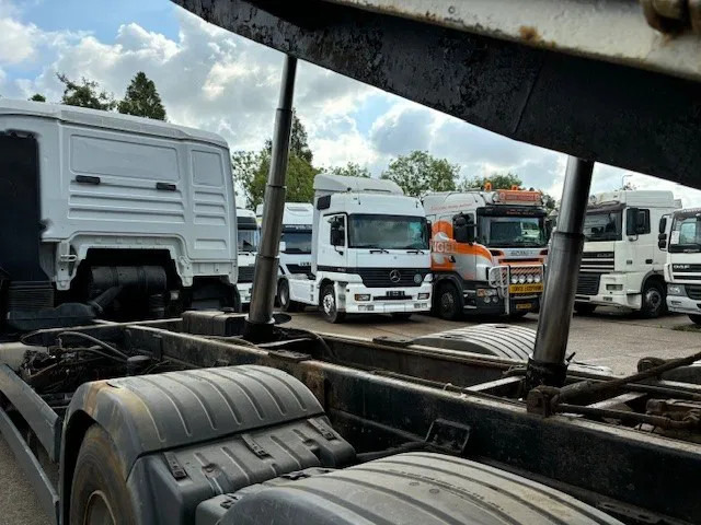 MAN TGA 26.410 XL 6x2 KIPPER (6-CILINDER HEADS) (ZF16 MANUAL GEARBOX / LIFT-AXLE / HYDRAULIC KIT / AIRCONDITIONING) - crédit-bail MAN TGA 26.410 XL 6x2 KIPPER (6-CILINDER HEADS) (ZF16 MANUAL GEARBOX / LIFT-AXLE / HYDRAULIC KIT / AIRCONDITIONING): photos 13