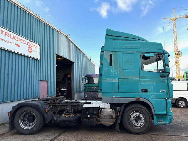 DAF XF 105.460 SPACECAB (EURO 5 / ZF16 MANUAL GEARBOX / P.T.O. / AIRCONDITIONING / FRIDGE UNDER BED / ETC.) - Tracteur routier: photos 5 DAF XF 105.460 SPACECAB (EURO 5 / ZF16 MANUAL GEARBOX / P.T.O. / AIRCONDITIONING / FRIDGE UNDER BED / ETC.) - Tracteur routier: photos 5