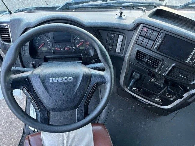 Iveco Stralis AS440S42T/P HI-WAY DUTCH TRUCK (APK/TUV -> 02-2024 / EURO 6 / AS-TRONIC / 2 TANKS / LEATHER SEATS / FRIDGE) - crédit-bail Iveco Stralis AS440S42T/P HI-WAY DUTCH TRUCK (APK/TUV -> 02-2024 / EURO 6 / AS-TRONIC / 2 TANKS / LEATHER SEATS / FRIDGE): photos 6