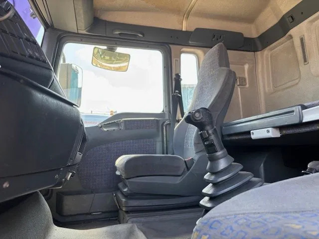 MAN TGA 18.410 BLS XL (6-CILINDERHEADS) (ZF16 MANUAL GEARBOX / ZF-INTARDER / P.T.O.) - crédit-bail MAN TGA 18.410 BLS XL (6-CILINDERHEADS) (ZF16 MANUAL GEARBOX / ZF-INTARDER / P.T.O.): photos 8 MAN TGA 18.410 BLS XL (6-CILINDERHEADS) (ZF16 MANUAL GEARBOX / ZF-INTARDER / P.T.O.) - crédit-bail MAN TGA 18.410 BLS XL (6-CILINDERHEADS) (ZF16 MANUAL GEARBOX / ZF-INTARDER / P.T.O.): photos 8