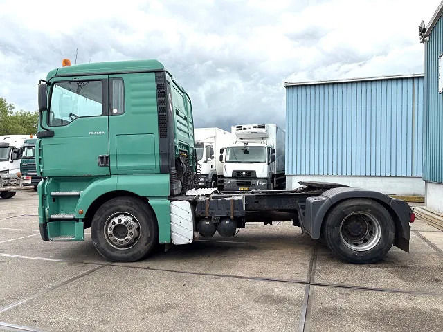 MAN TGA 18.460 FLT XL (6-CILINDER HEADS / ZF16 MANUAL GEARBOX / ZF-INTARDER / AIRCONDITIONING) - Tracteur routier: photos 5 MAN TGA 18.460 FLT XL (6-CILINDER HEADS / ZF16 MANUAL GEARBOX / ZF-INTARDER / AIRCONDITIONING) - Tracteur routier: photos 5