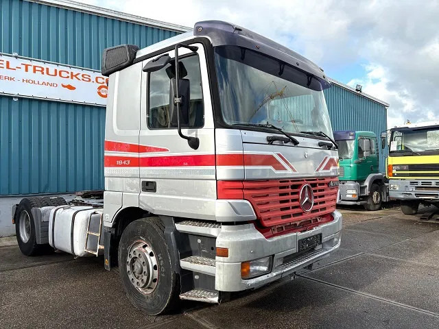 Mercedes-Benz Actros 1843 LS SLEEPERCAB (MP1) (ZF16 MANUAL GEARBOX / REDUCTION AXLES / AIRCONDITIONING / ETC.) - Tracteur routier: photos 2 Mercedes-Benz Actros 1843 LS SLEEPERCAB (MP1) (ZF16 MANUAL GEARBOX / REDUCTION AXLES / AIRCONDITIONING / ETC.) - Tracteur routier: photos 2