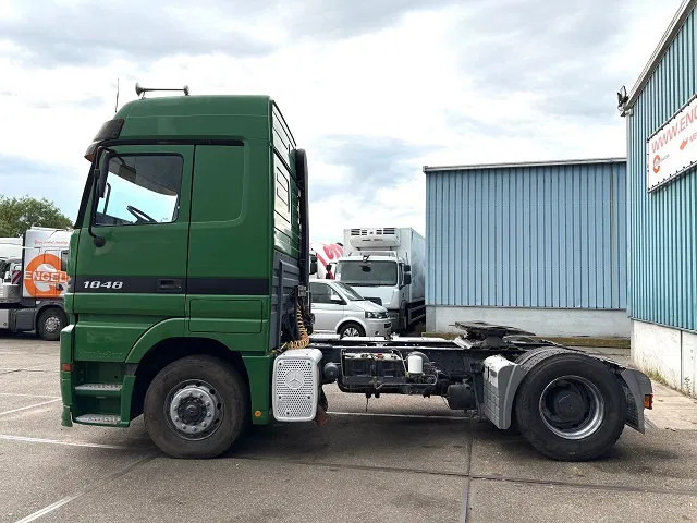 Mercedes-Benz Actros 1848 V8 MEGASPACE (EPS WITH CLUTCH (3 PEDALS) / REDUCTION AXLE / FRIDGE / ETC.) - Tracteur routier: photos 5 Mercedes-Benz Actros 1848 V8 MEGASPACE (EPS WITH CLUTCH (3 PEDALS) / REDUCTION AXLE / FRIDGE / ETC.) - Tracteur routier: photos 5