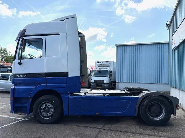 Mercedes-Benz Actros 1857 LS (MP1) MEGASPACE (EPS WITH CLUTCH (3-PEDALS) / RETARDER / REDUCTION AXLE / AIRCONDITIONING) - Tracteur routier: photos 5 Mercedes-Benz Actros 1857 LS (MP1) MEGASPACE (EPS WITH CLUTCH (3-PEDALS) / RETARDER / REDUCTION AXLE / AIRCONDITIONING) - Tracteur routier: photos 5
