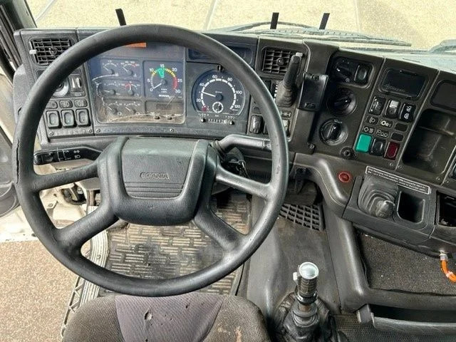 Photo d'intérieur 2: Tracteur routier Scania R124-400 L 4x2 SLEEPERCAB ADR/VLG (2 FUEL LINES!!) (EURO 2 / 12 GEARS MANUAL GEARBOX / RETARDER / BLOWER / P.T.O. / AIRCONDITION
