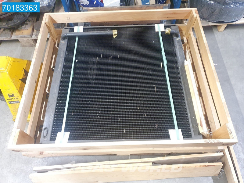 Doosan K1003693A TRANSMISSION COOLER, OIL K1003693A - Accessoire: photos 2 Doosan K1003693A TRANSMISSION COOLER, OIL K1003693A - Accessoire: photos 2