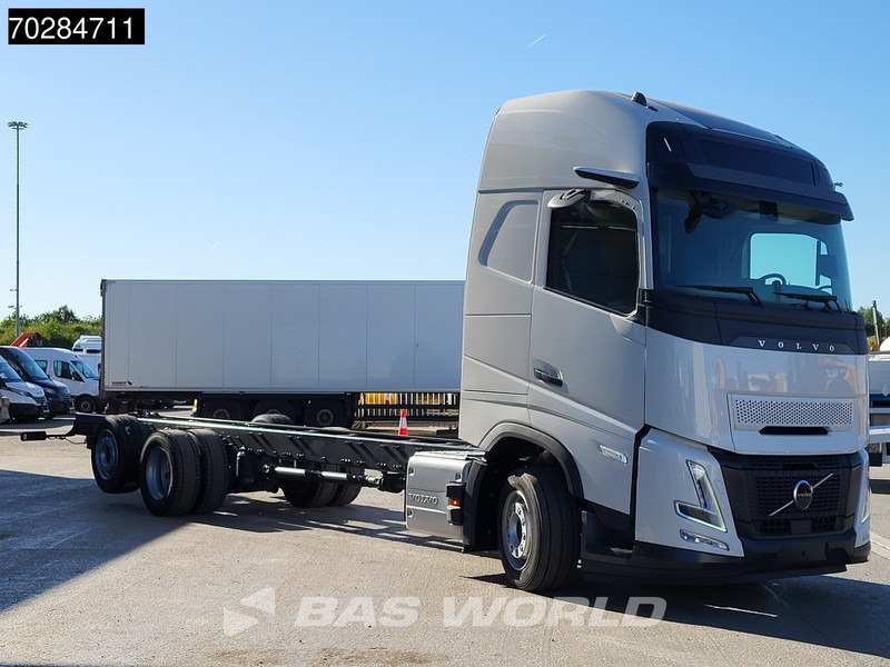 Volvo FH 62 R AERO 6X2 NEW Horsetruck chassis Lift+Lenkachse Dynamic Steering Mirror cam Euro 6 - Camion: photos 3 Volvo FH 62 R AERO 6X2 NEW Horsetruck chassis Lift+Lenkachse Dynamic Steering Mirror cam Euro 6 - Camion: photos 3