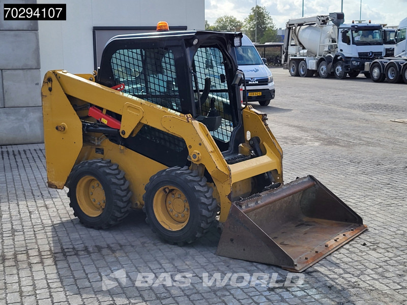Mini chargeuse Caterpillar 226 D3 BUCKET + FORKS: photos 10